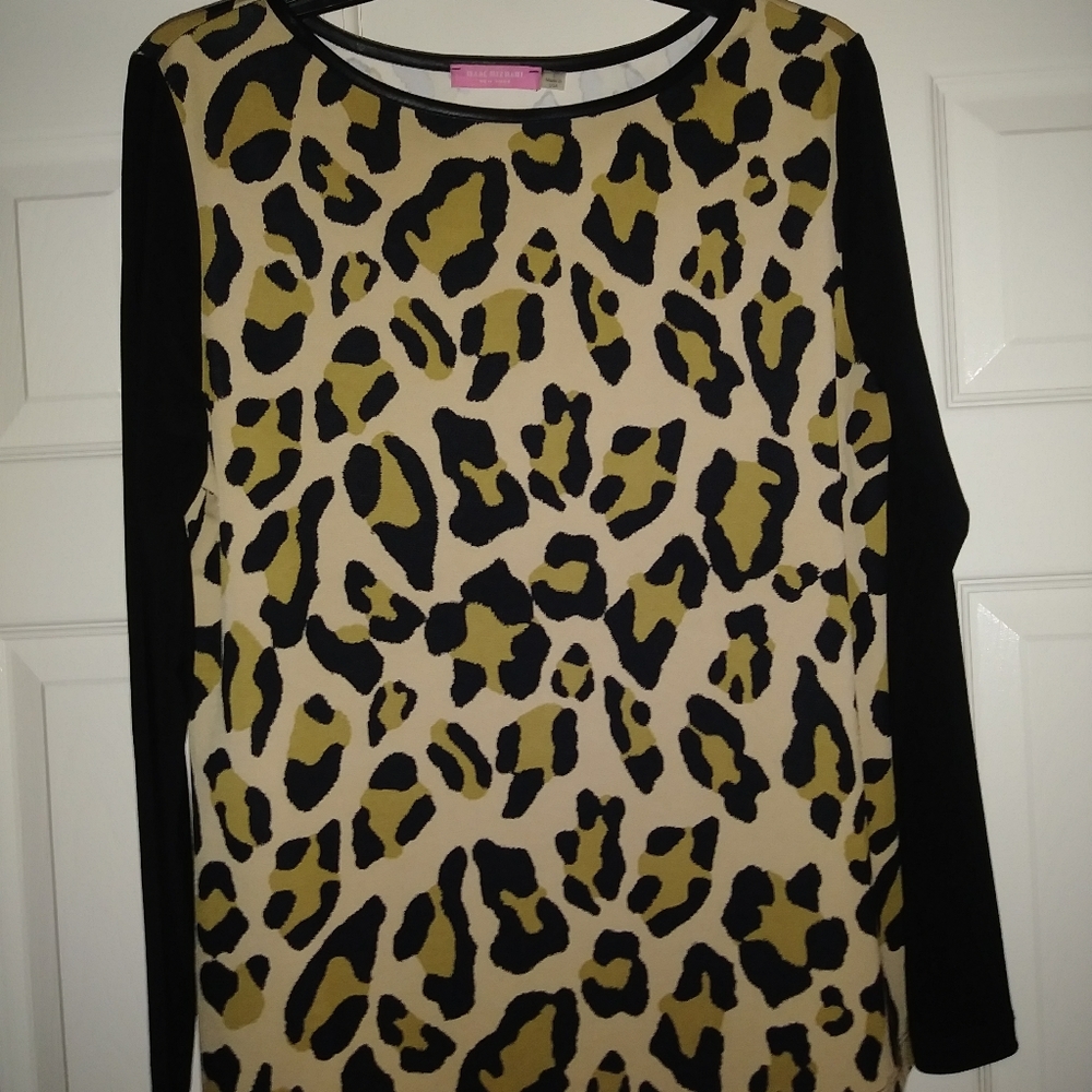 Isaac Mizrahi animal print long sleeve top Nwot